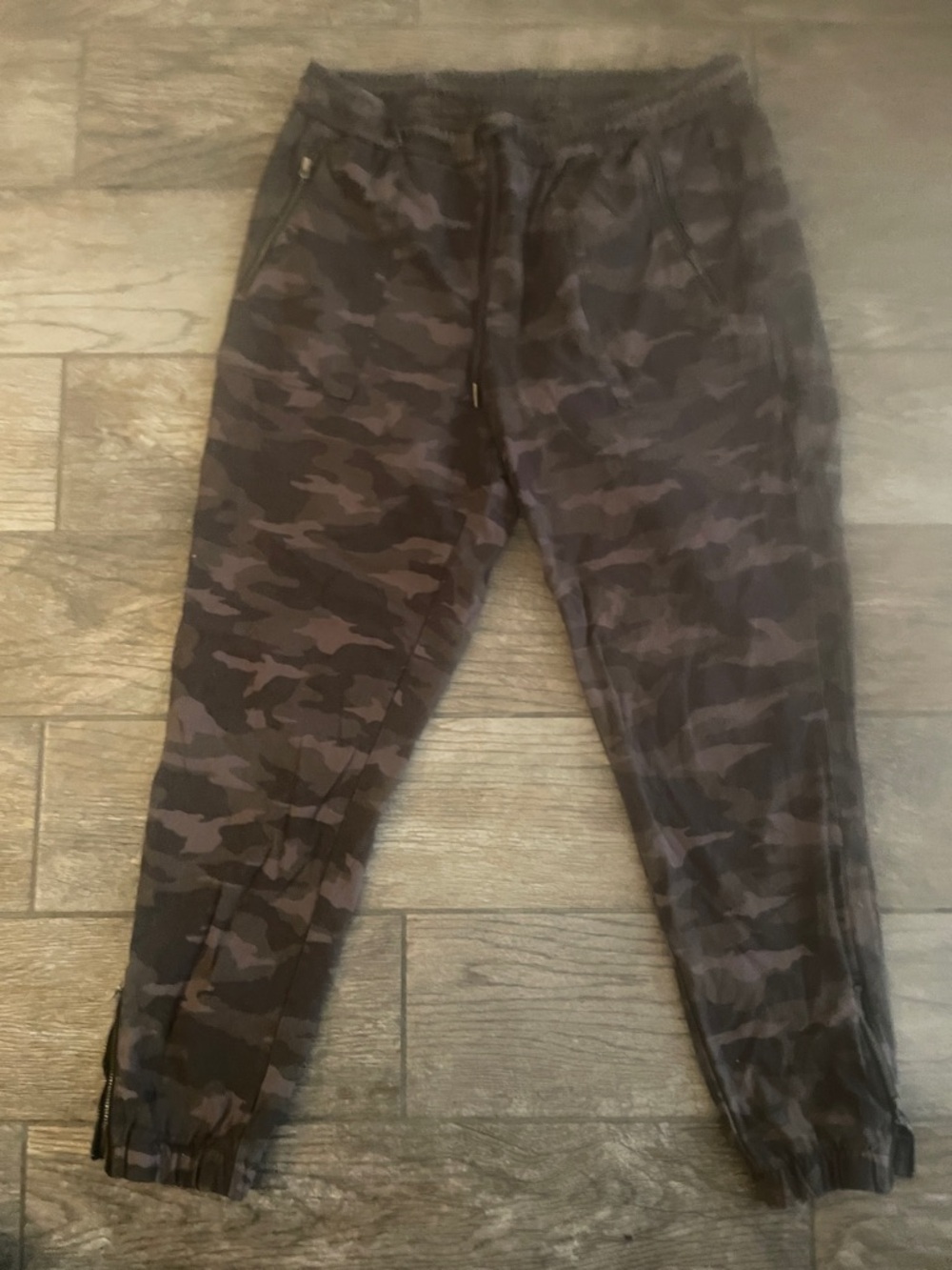 Athleta Camo  Drawstring Jogger Pants - Dark Gray/Black